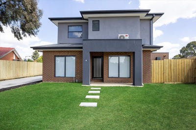 /international/au/1-23-midas-court-meadow-heights-vic-151418096/