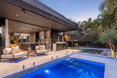 /international/au/6-denawen-street-palm-beach-qld-152456660/