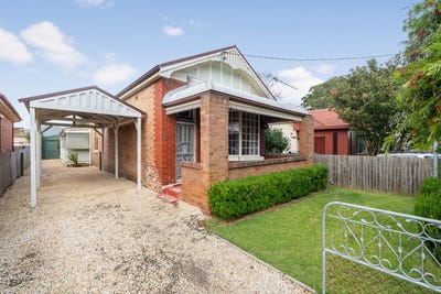 /international/au/9-brisbane-street-lorn-nsw-151411688/