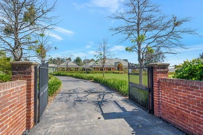 /international/au/32-40-lincoln-road-cecil-park-nsw-152613528/