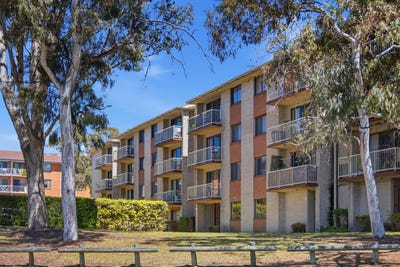 /international/au/8-5-crest-road-queanbeyan-nsw-152692792/