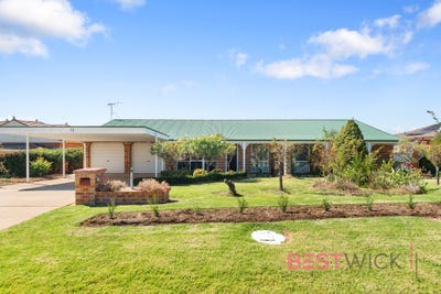 /international/au/15-beavis-place-llanarth-nsw-150965228/