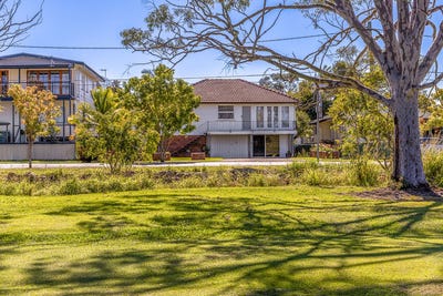 /international/au/23-kempster-street-sandgate-qld-151439956/