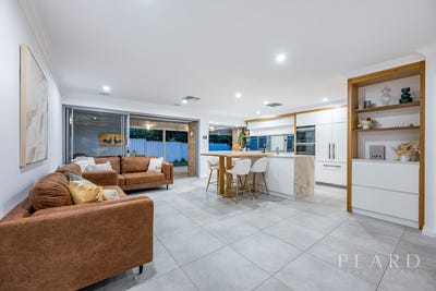 /international/au/7-torrens-close-mullaloo-wa-151445440/