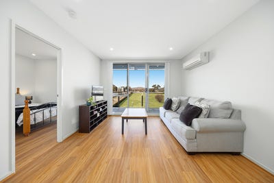 /international/au/89-10-hinder-street-gungahlin-act-148638140/