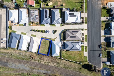/international/au/69k-vaux-street-cowra-nsw-204558800/