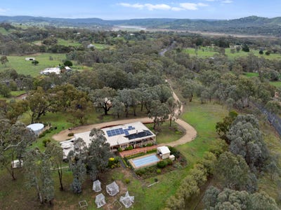 /international/au/415-howes-creek-road-mansfield-vic-151483628/