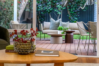 /international/au/8-saunders-street-swanbourne-wa-152632820/