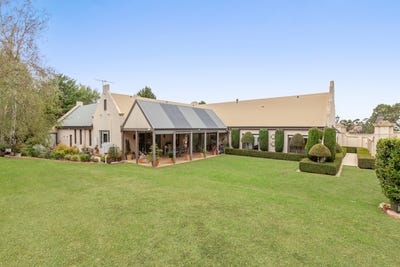 /international/au/1-hidden-valley-boulevard-hidden-valley-vic-150572988/