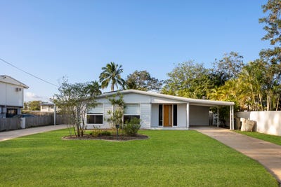 /international/au/39-champagne-crescent-kelso-qld-152660456/