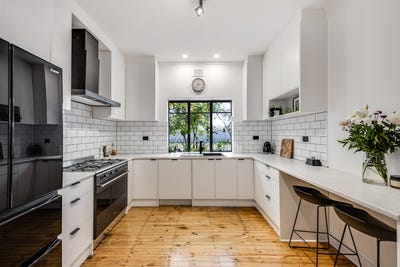 /international/au/61-overland-road-croydon-park-sa-152139976/