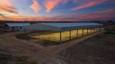 /international/au/-abermala-homestead-enmore-road-uralla-nsw-700404520/