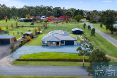 /international/au/4-lang-place-oxley-vic-151511372/