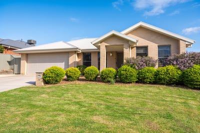 /international/au/28-osprey-street-thurgoona-nsw-152536580/
