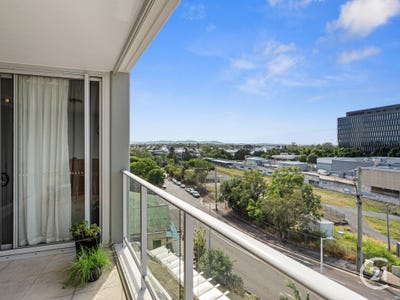 /international/au/402-11-ellenborough-street-woodend-qld-151032900/