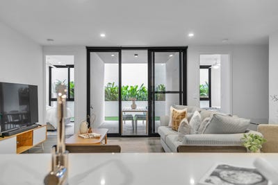 /international/au/207-186-clarence-road-indooroopilly-qld-151369972/