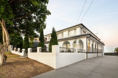 /international/au/18-victoria-terrace-gordon-park-qld-148545132/