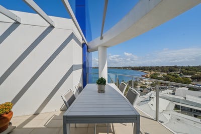 /international/au/803-14-oxley-avenue-woody-point-qld-152457820/