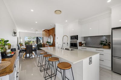 /international/au/7-459-463-main-road-wellington-point-qld-151261228/