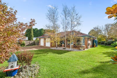/international/au/11-cherry-lane-bowral-nsw-151223568/