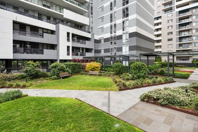 /international/au/1-25-bigge-street-liverpool-nsw-151326224/