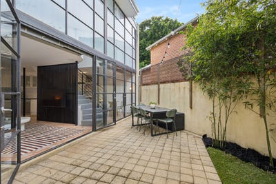 /international/au/3-2-court-place-subiaco-wa-151270352/