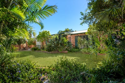 /international/au/13-gantheaume-crescent-kalbarri-wa-151257748/
