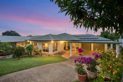/international/au/35-summerhill-drive-mooroobool-qld-151532268/