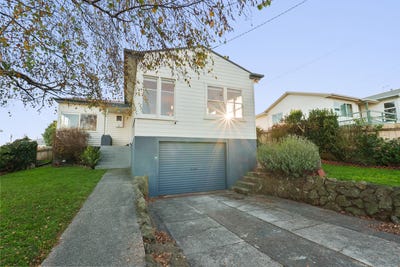 /international/au/29-nixon-street-devonport-tas-151309548/