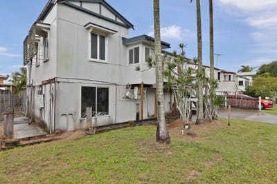 /international/au/68-rae-street-east-mackay-qld-151609480/