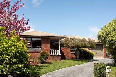 /international/au/15-belmont-court-newnham-tas-152613636/