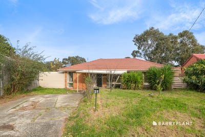 /international/au/21-castella-court-meadow-heights-vic-151529024/