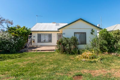 /international/au/145-twynam-street-temora-nsw-152533652/