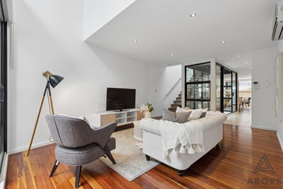 /international/au/18-43-hampton-circuit-yarralumla-act-150566232/