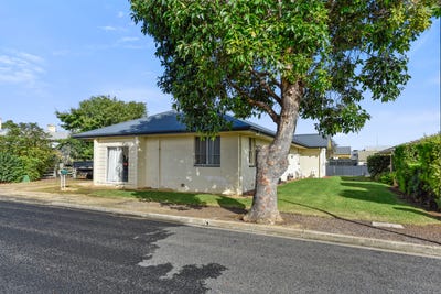 /international/au/1-and-2-4-portland-street-penola-sa-151130652/