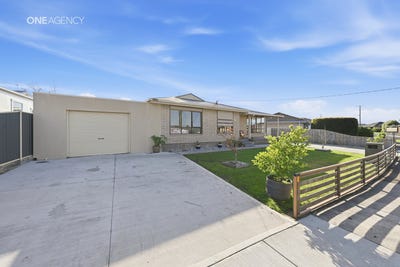 /international/au/22-greenway-avenue-devonport-tas-151449888/