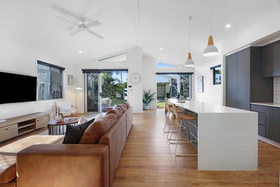 /international/au/86-chainey-avenue-miami-qld-148524012/?lang=en