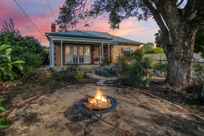 /international/au/15-thompson-street-waikerie-sa-151177100/