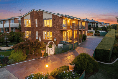 /international/au/46-young-street-east-devonport-tas-151093376/