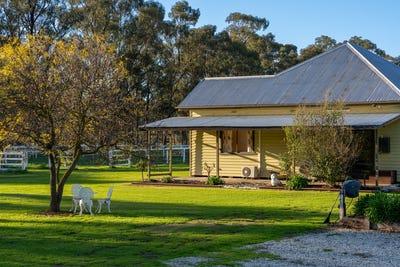 /international/au/710-highlands-road-whiteheads-creek-vic-700411780/