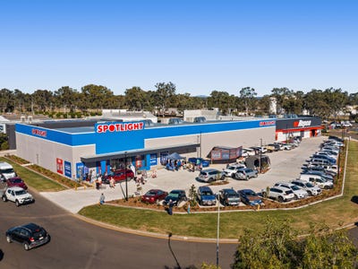 /international/au/spotlight-repco-11-rogers-drive-kingaroy-qld-505153176/