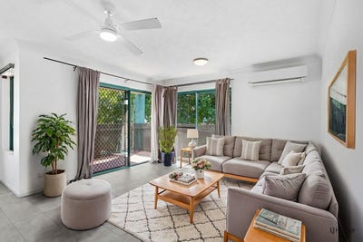 /international/au/8-17-19-markeri-street-mermaid-beach-qld-151303268/