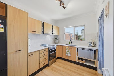 /international/au/11-4-waugh-street-port-macquarie-nsw-150895920/