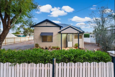 /international/au/27-rosenberg-crescent-kalgoorlie-wa-152196244/