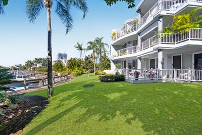 /international/au/8-75-77-morala-avenue-runaway-bay-qld-148483588/