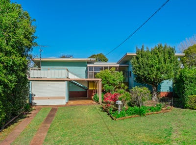 /international/au/66-wentworth-street-centenary-heights-qld-151620952/