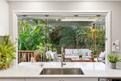 /international/au/4-yanderra-avenue-arana-hills-qld-148490988/