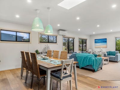 /international/au/11-7-beach-street-cowes-vic-150747860/