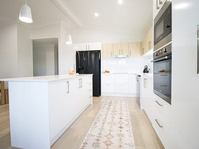/international/au/84-2-spinnaker-drive-sandstone-point-qld-151807644/