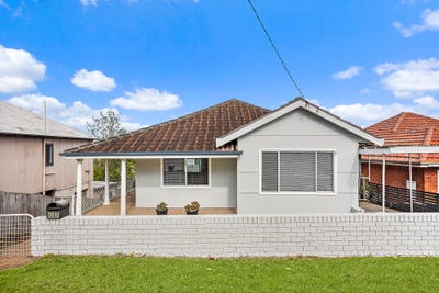 /international/au/17-mount-keira-road-west-wollongong-nsw-151262060/
